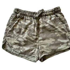 American Eagle Women's pull on Camo Shorts